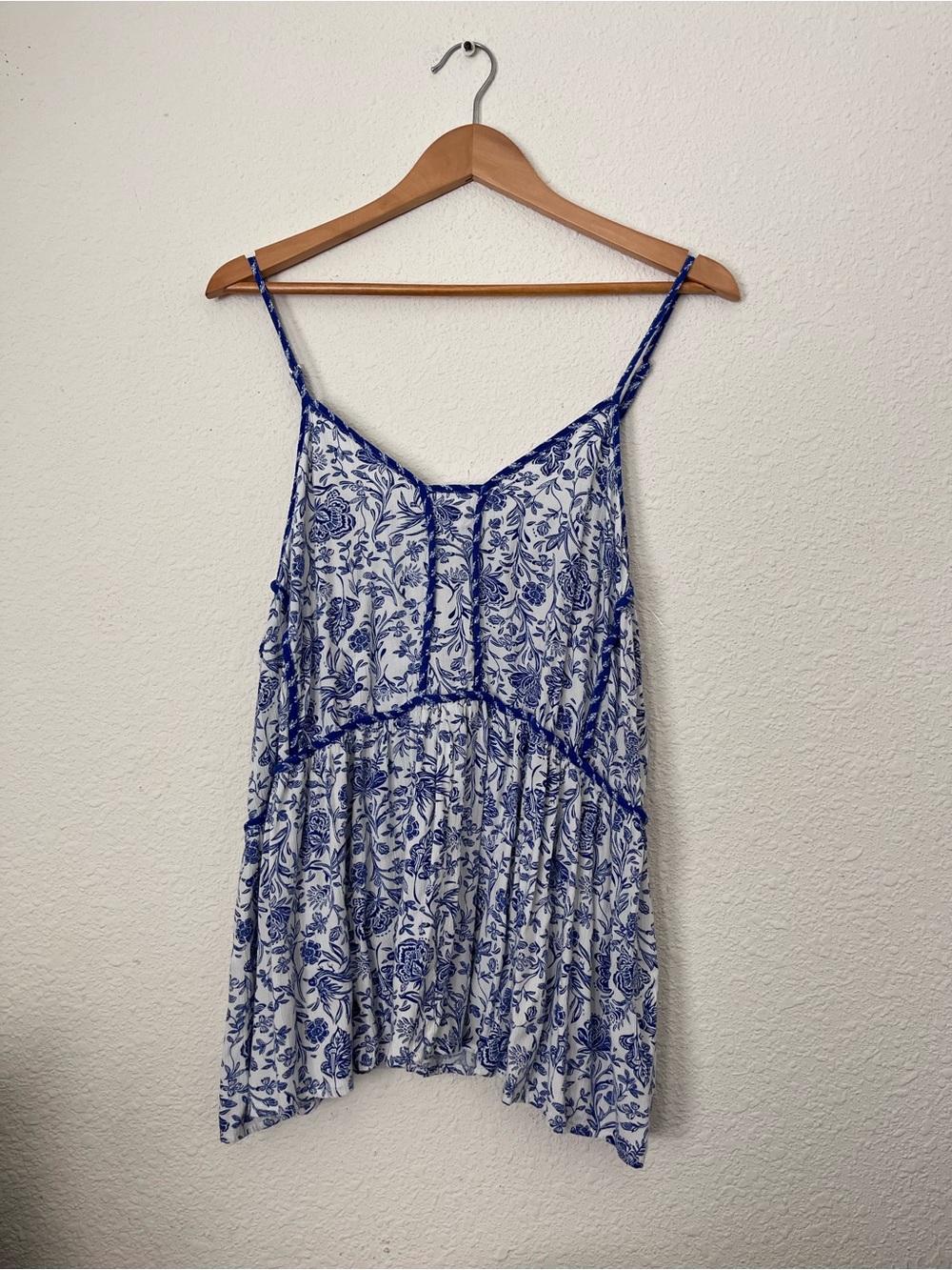 Knox Rose Blue and White Floral Spaghetti Strap Camisole
